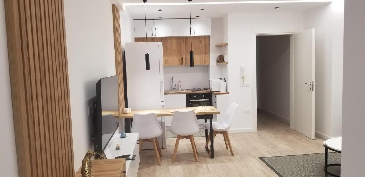 2A Near Blloku Area Apartment Тирана Экстерьер фото